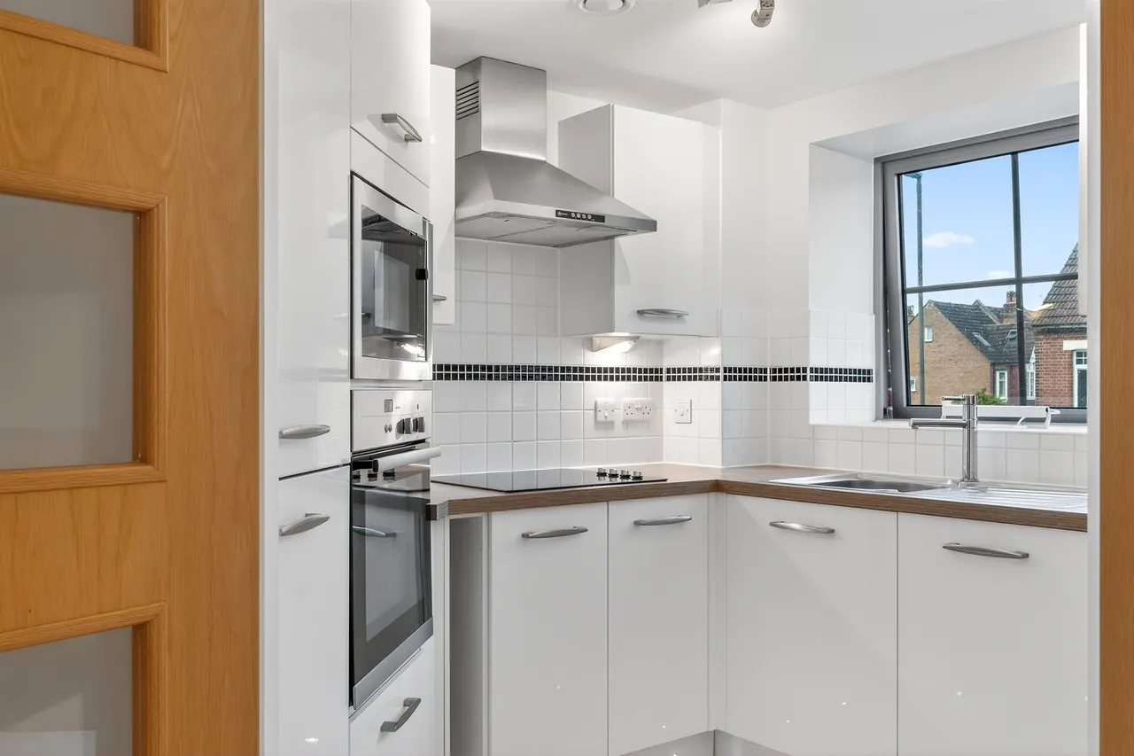 Kingston Road, London, SW20, photo 8
