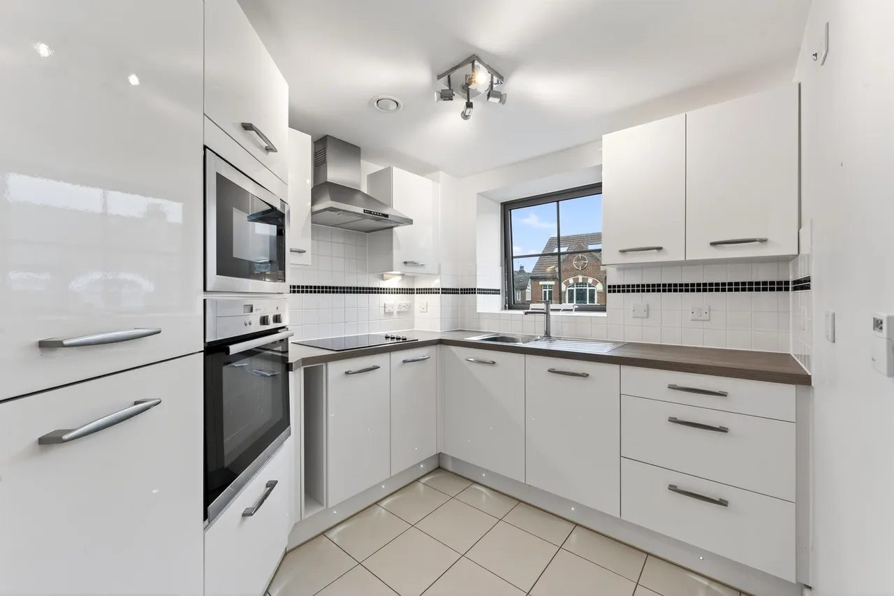 Kingston Road, London, SW20, photo 16