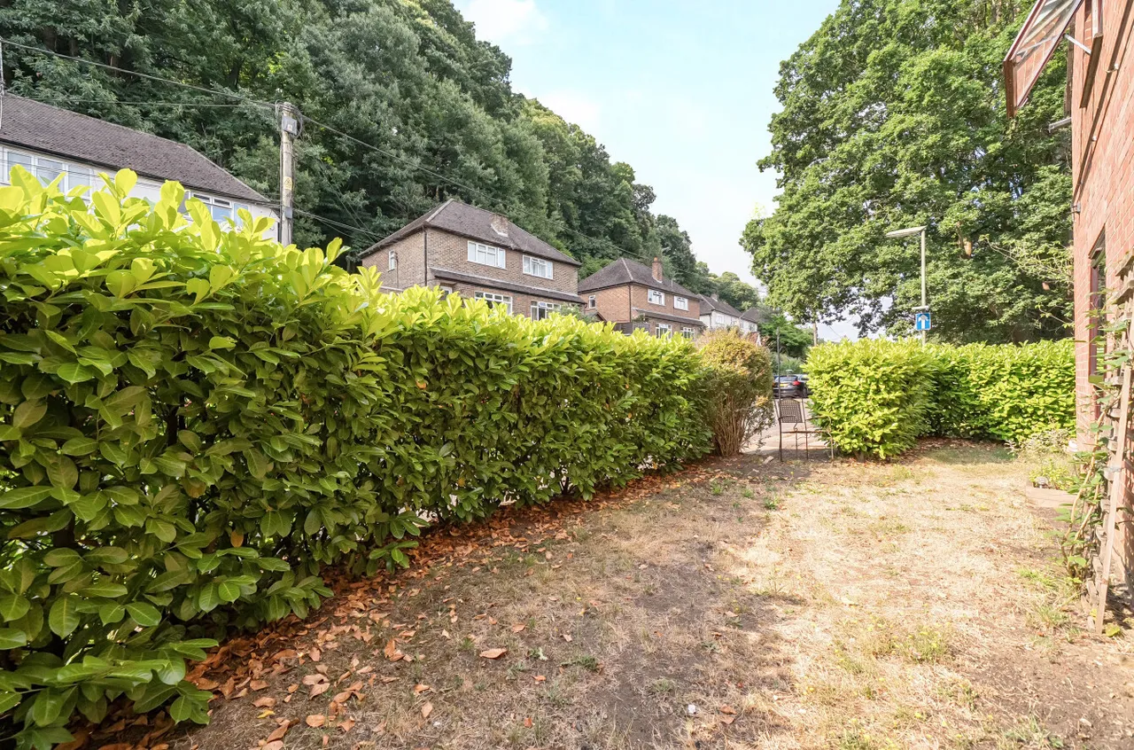 Catteshall Lane, Godalming, GU7, photo 4