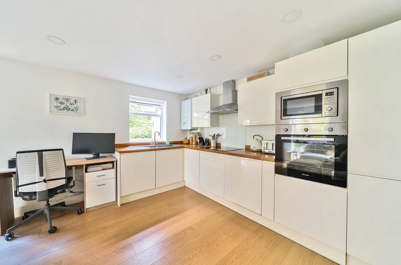 Catteshall Lane, Godalming, GU7, photo 6