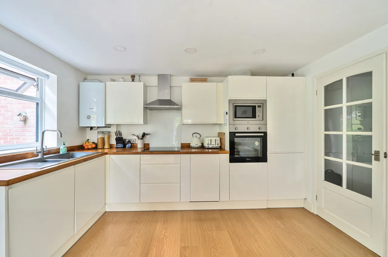 Catteshall Lane, Godalming, GU7, photo 2