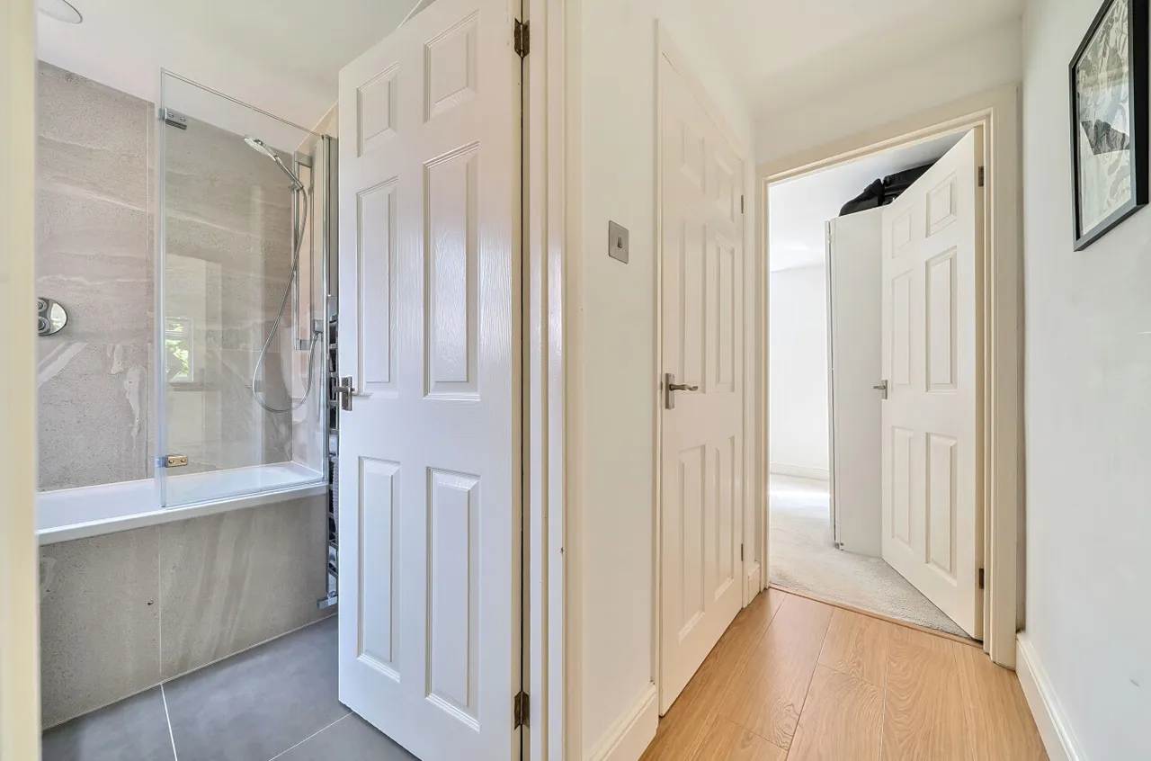Catteshall Lane, Godalming, GU7, photo 14