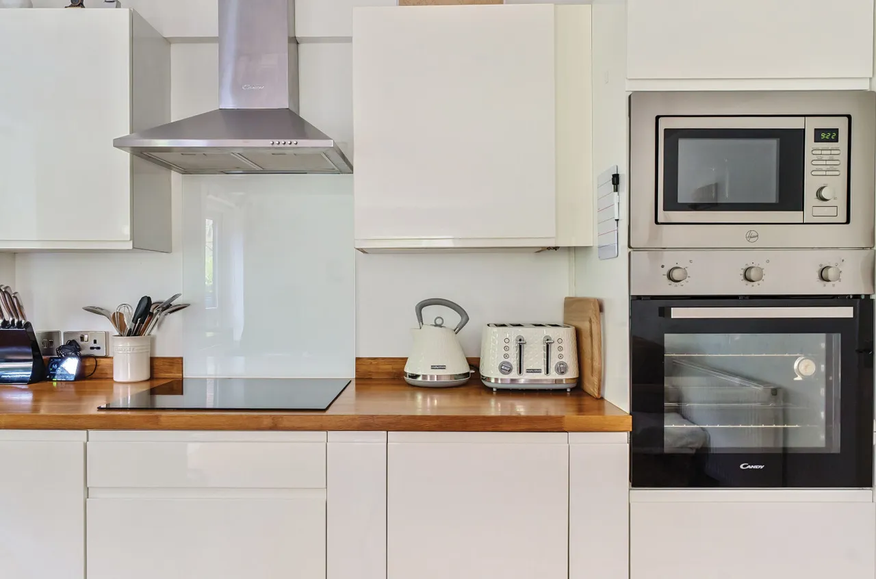 Catteshall Lane, Godalming, GU7, photo 5