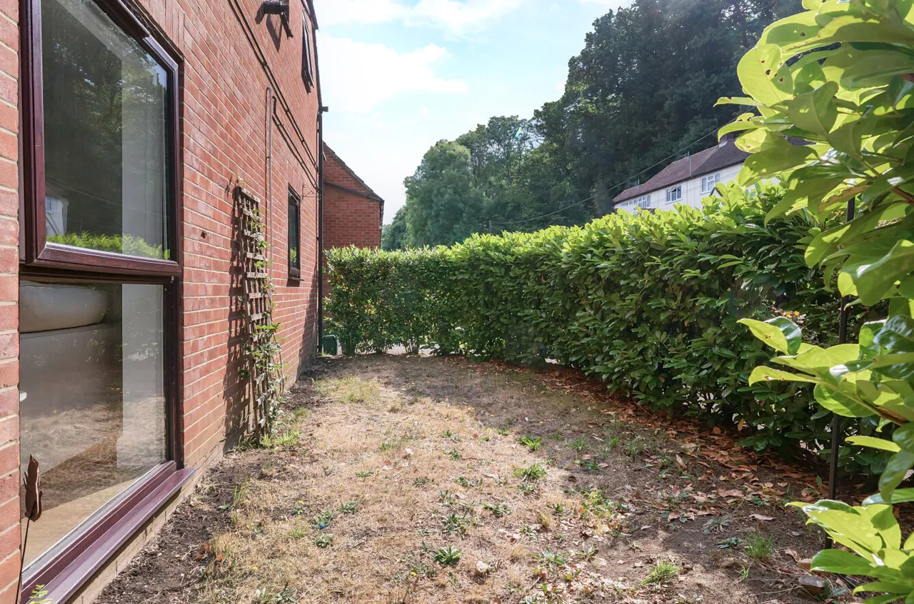 Catteshall Lane, Godalming, GU7, photo 17