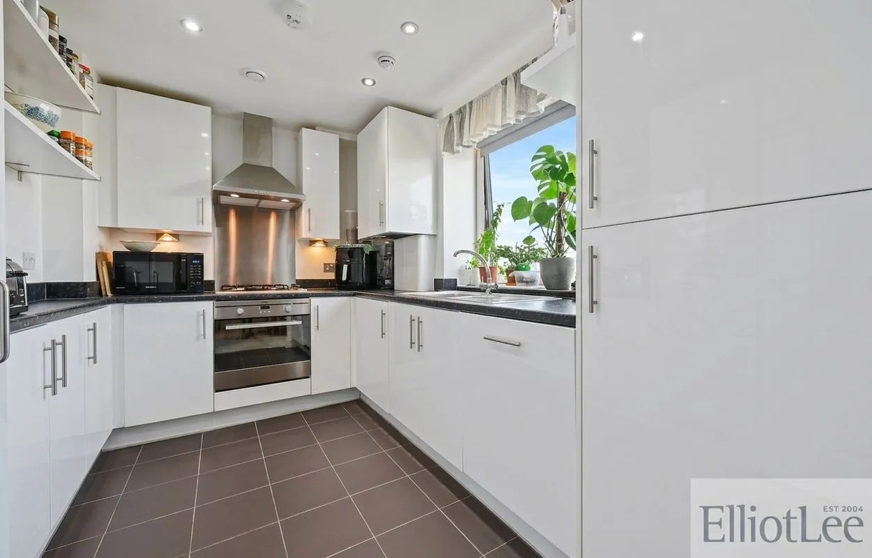 Pearmain House, 16 Apple Grove, HA2, photo 3