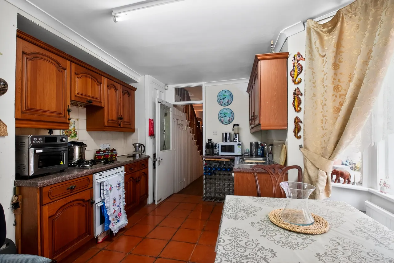 Willenhall Road, London, photo 10
