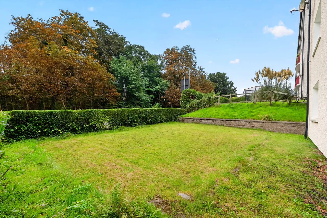 Robslee Road, Thornliebank, G46, photo 15
