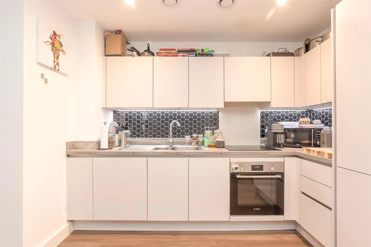 Marketfield Way, Redhill, RH1, photo 5