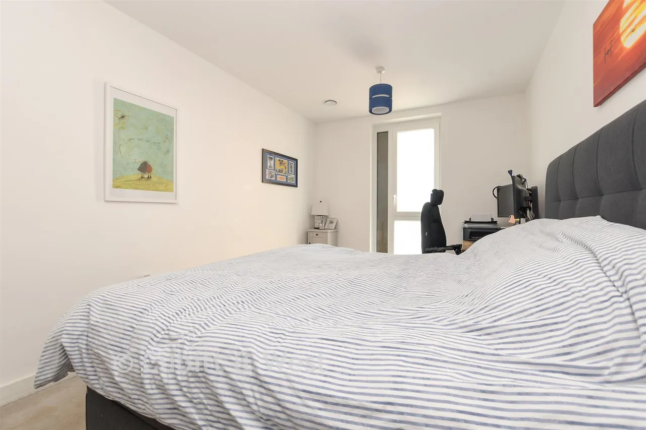 Marketfield Way, Redhill, RH1, photo 10