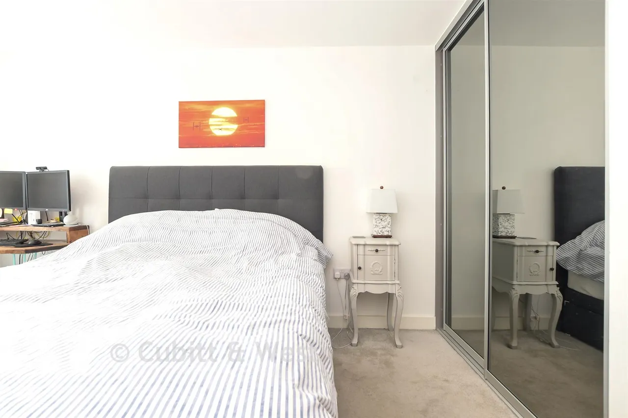 Marketfield Way, Redhill, RH1, photo 11