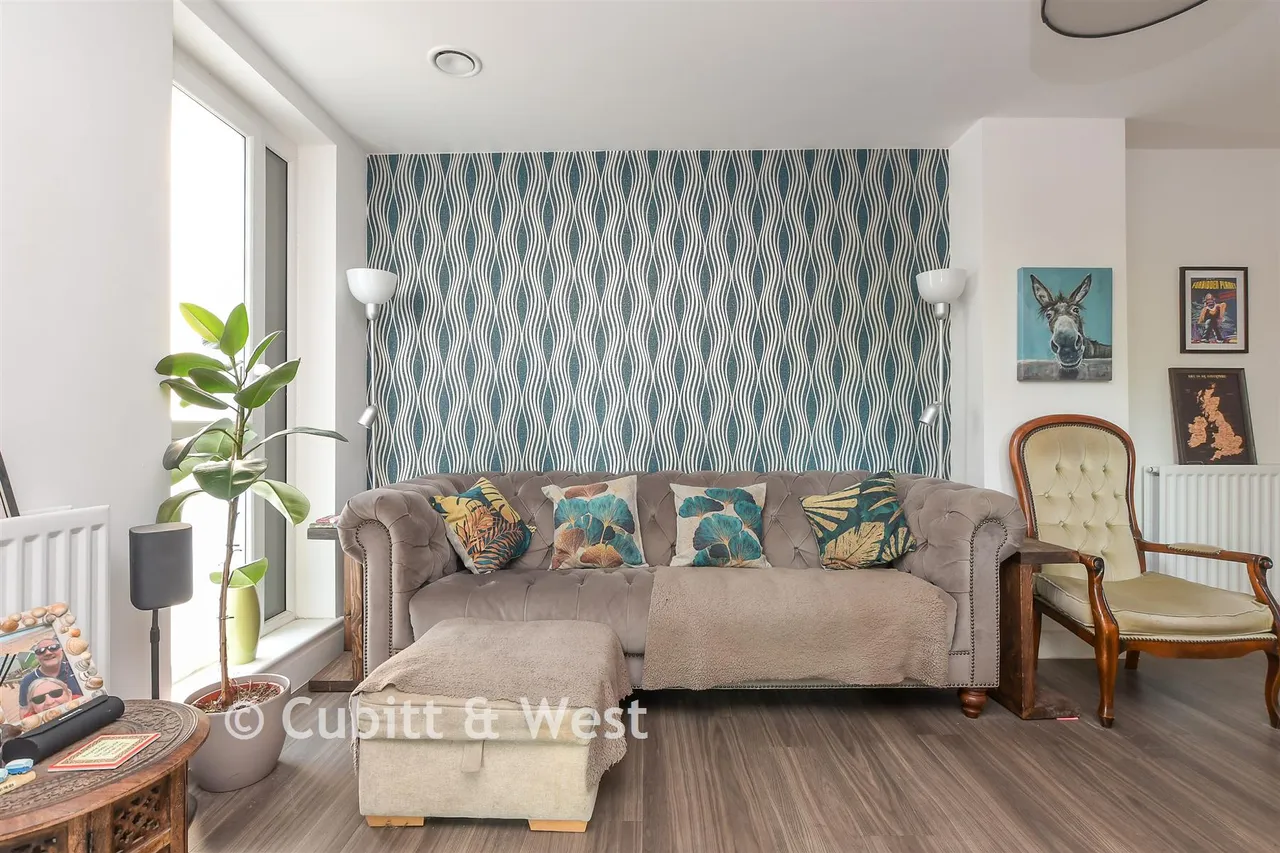 Marketfield Way, Redhill, RH1, photo 4