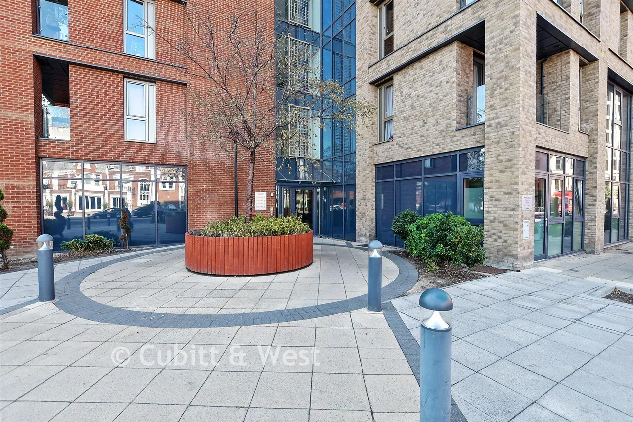 Marketfield Way, Redhill, RH1, photo 14