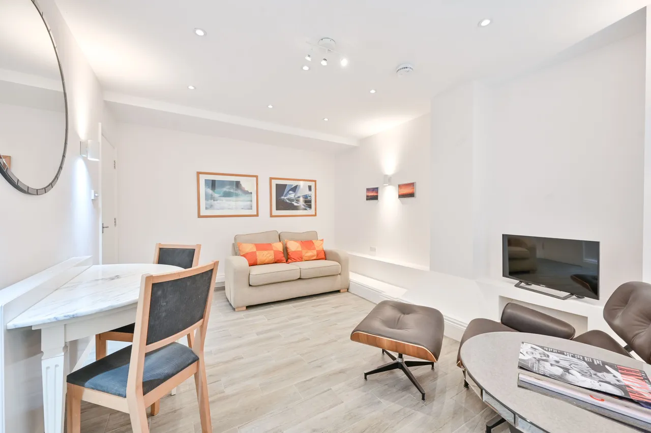 1 bed flat for sale — Flat 3, 52-70 Fitzgeorge Avenue, London