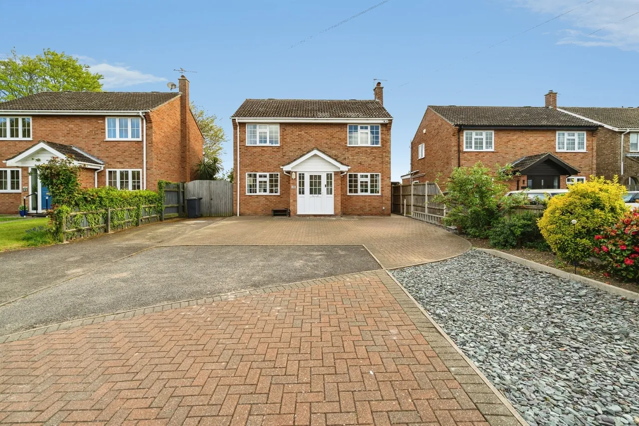 4 bed house for sale — Fellowes Drive, Bradwell, Great Yarmouth