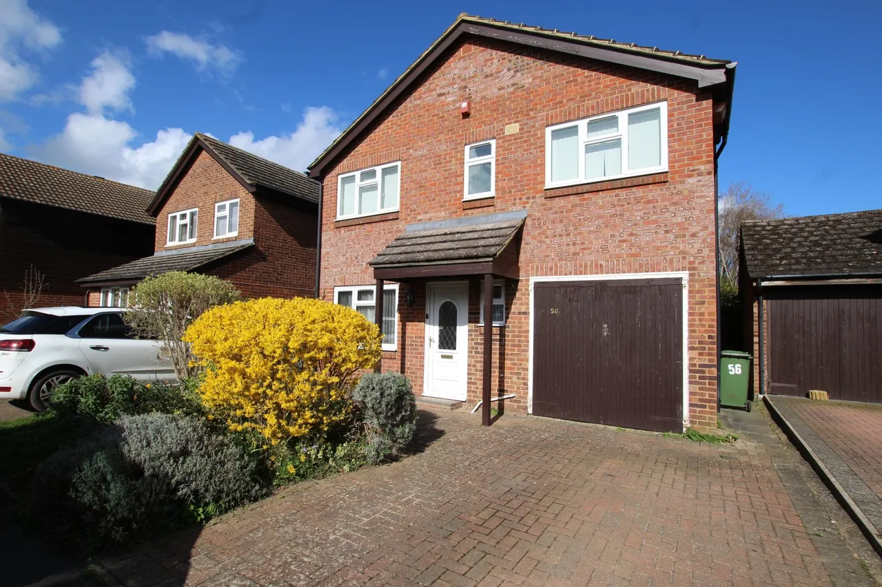 4 bed house for sale — Milton Drive, Newport Pagnell, Newport Pagnell, MK16 9BS