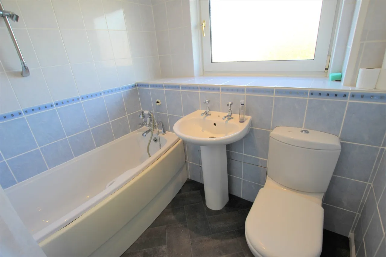 Milton Drive, Newport Pagnell, Newport Pagnell, MK16 9BS, photo 5
