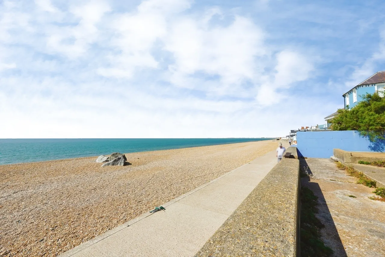 2 bed flat for sale — Sandgate High Street, Sandgate, Folkestone, Kent, CT20