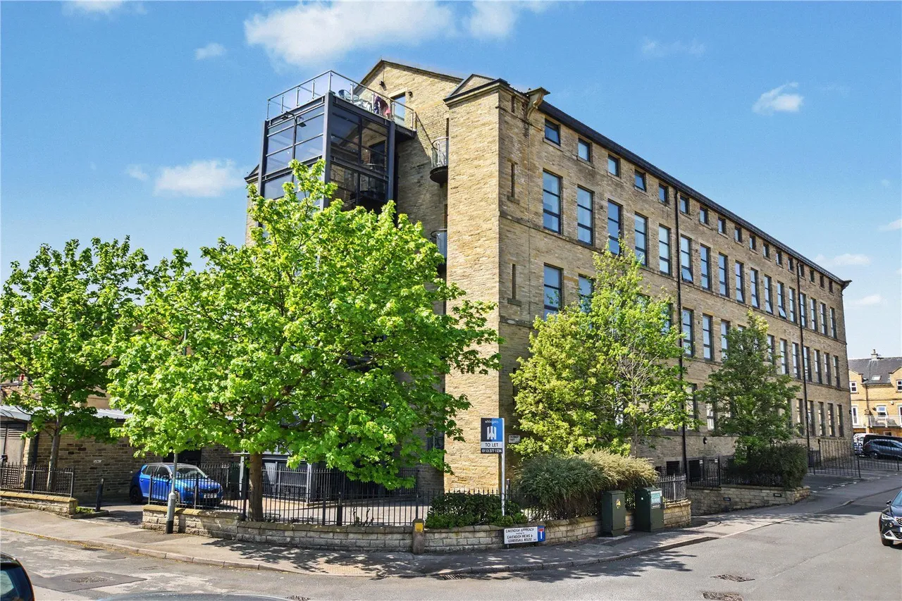 2 bed flat for sale, Cavendish Court, Drighlington, BD11