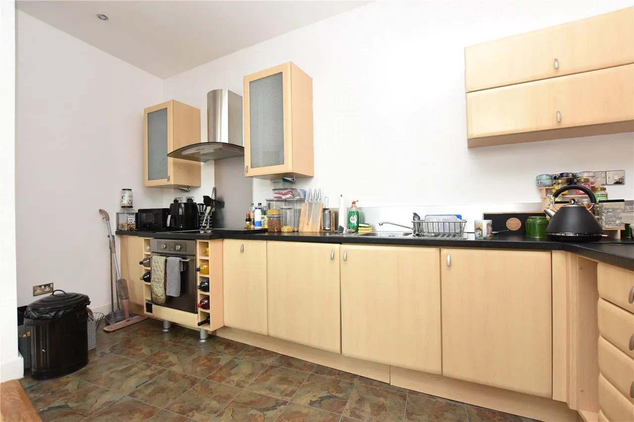 Cavendish Court, Drighlington, BD11, photo 3
