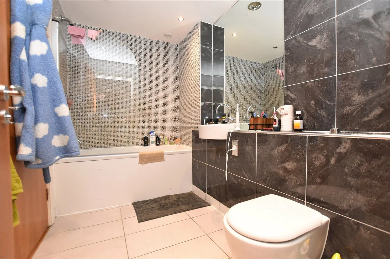 Cavendish Court, Drighlington, BD11, photo 6