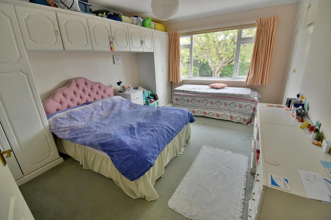 Mags Barrow, BH22, photo 9