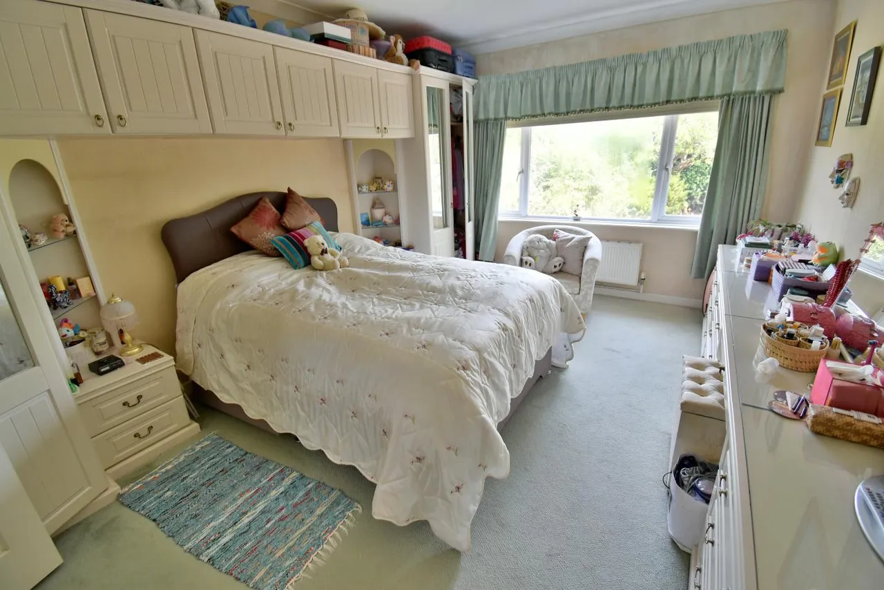 Mags Barrow, BH22, photo 8