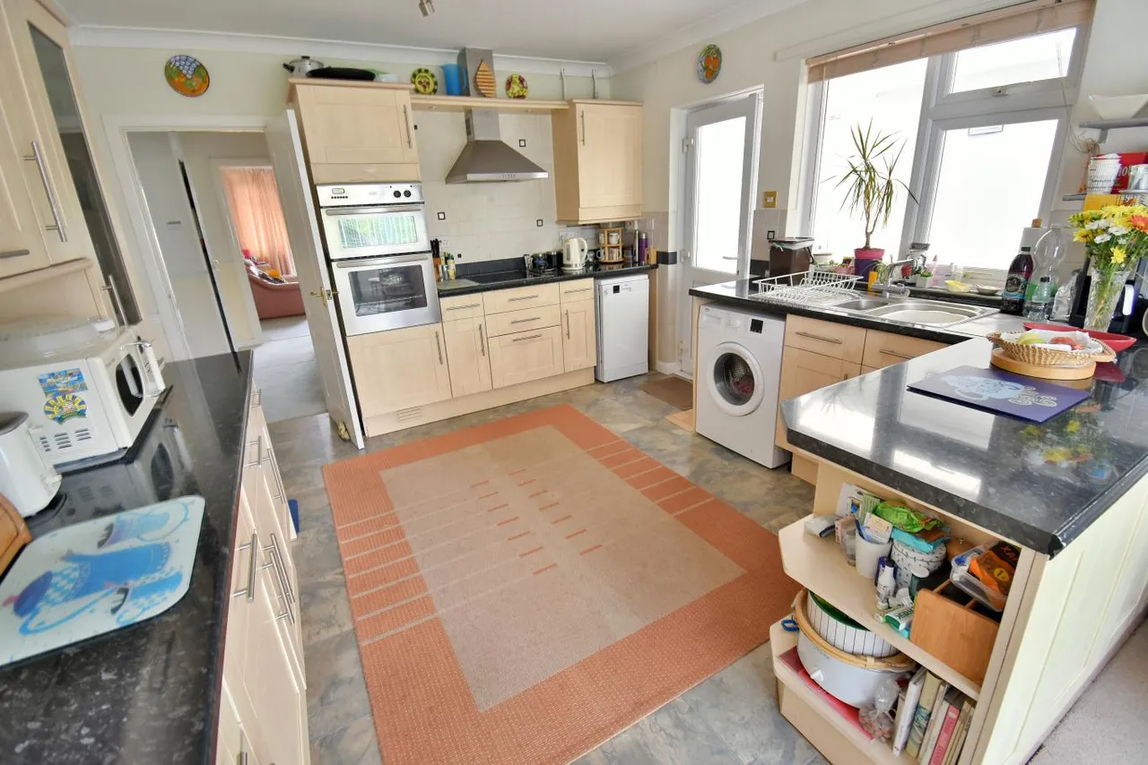 Mags Barrow, BH22, photo 4