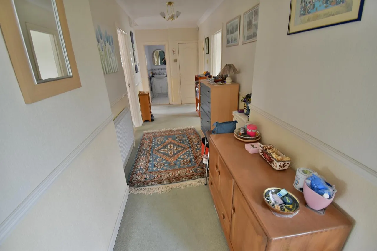 Mags Barrow, BH22, photo 7