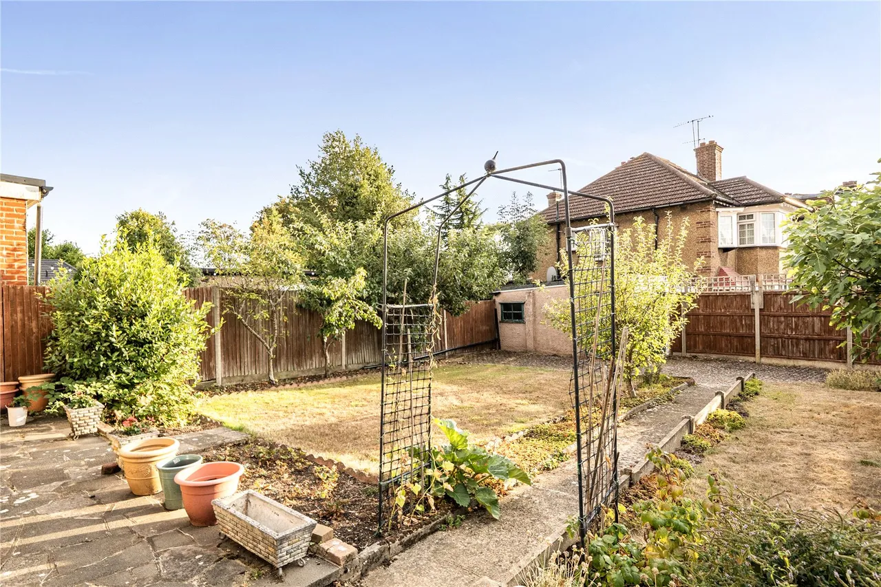 High Road, Whetstone, N20 9PJ, photo 15