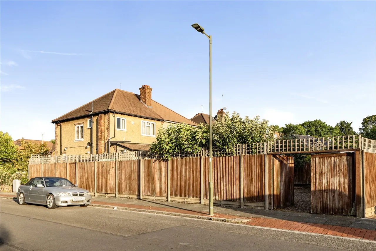 High Road, Whetstone, N20 9PJ, photo 16