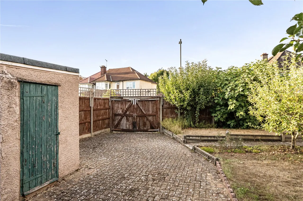 High Road, Whetstone, N20 9PJ, photo 17
