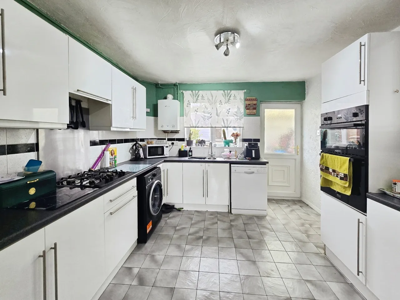 Potters Crescent, Ash, Surrey, GU12 6AY, photo 3