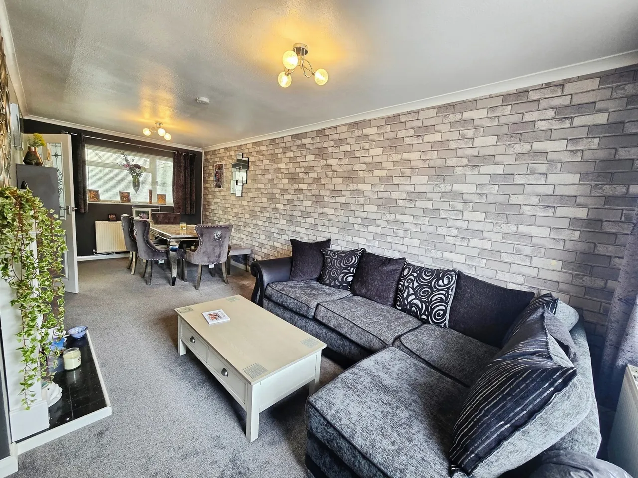 Potters Crescent, Ash, Surrey, GU12 6AY, photo 2
