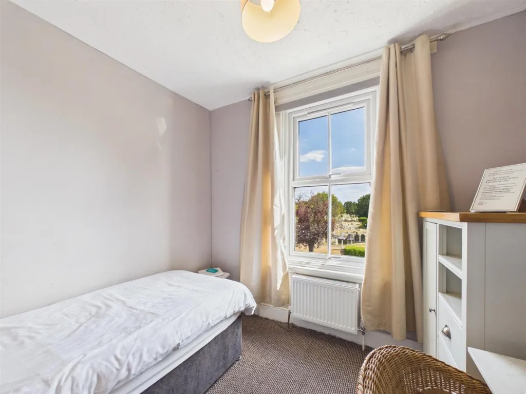 Tring Road, Aylesbury, photo 11