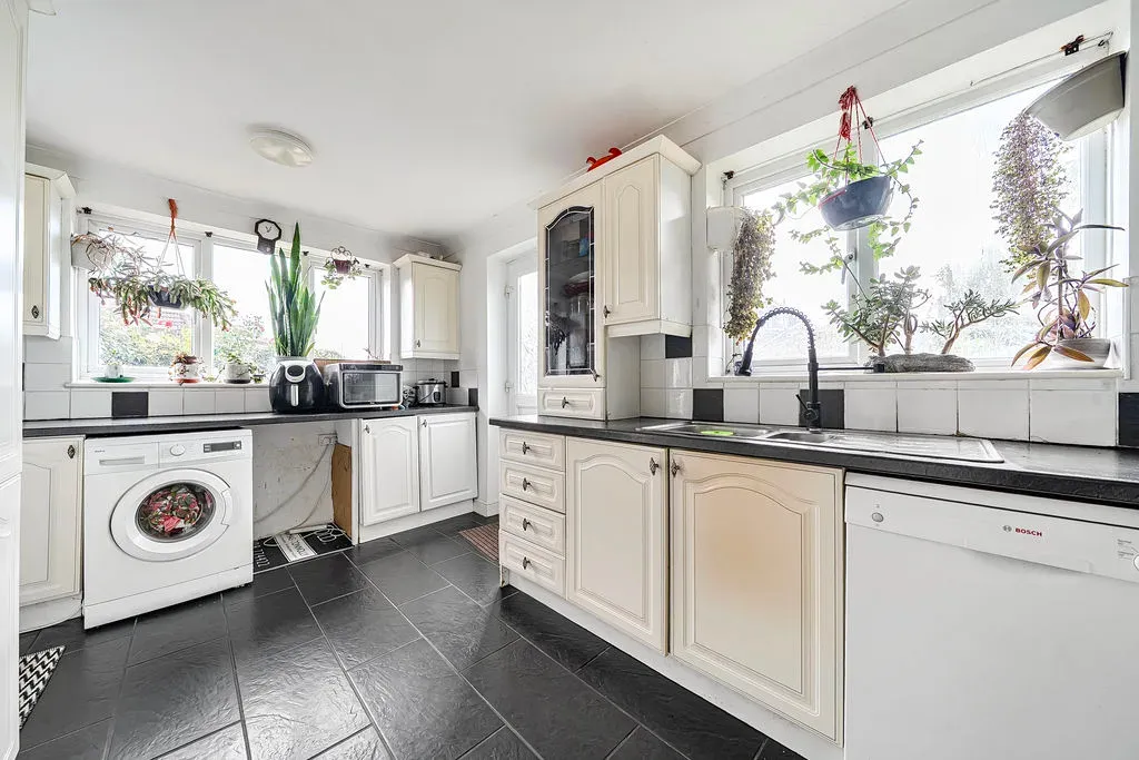 Celina Close, Bletchley, Milton Keynes, Buckinghamshire, MK2 3LS, photo 2