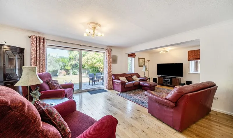 Hillcrest Close, Epsom, KT18, photo 5
