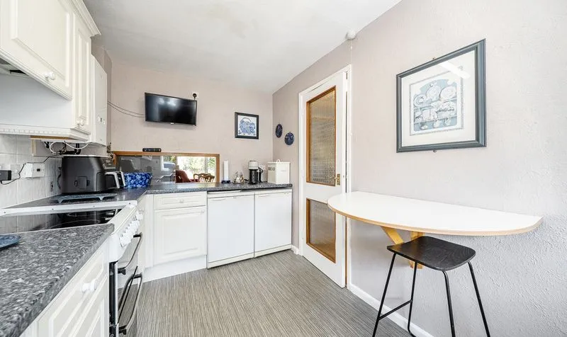 Hillcrest Close, Epsom, KT18, photo 8