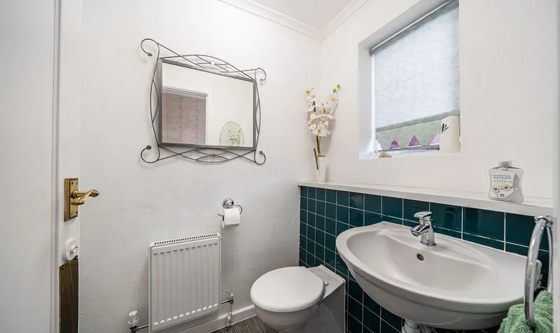 Hillcrest Close, Epsom, KT18, photo 9