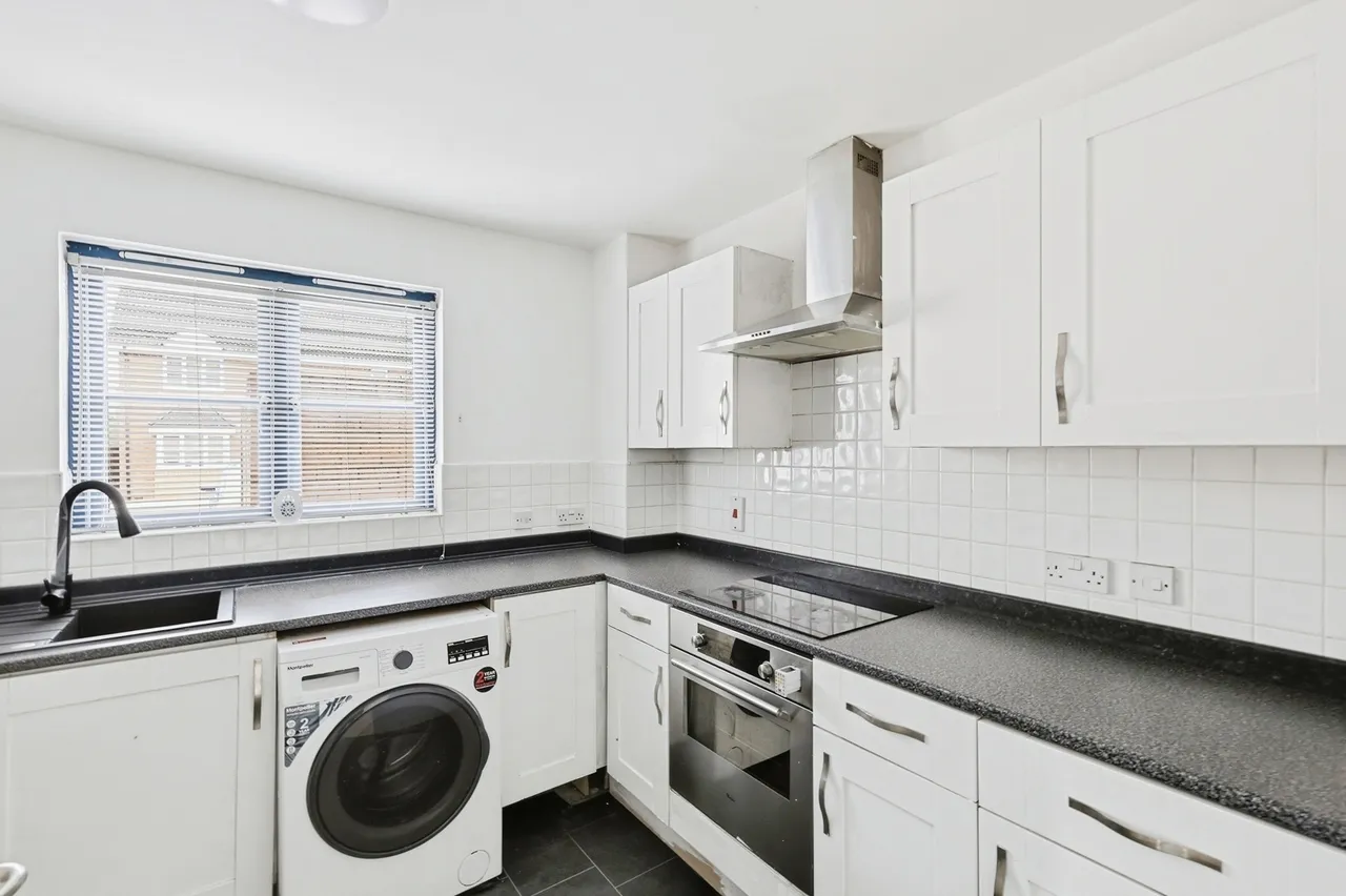 West Cotton Close, Northampton, Northamptonshire, NN4, photo 2