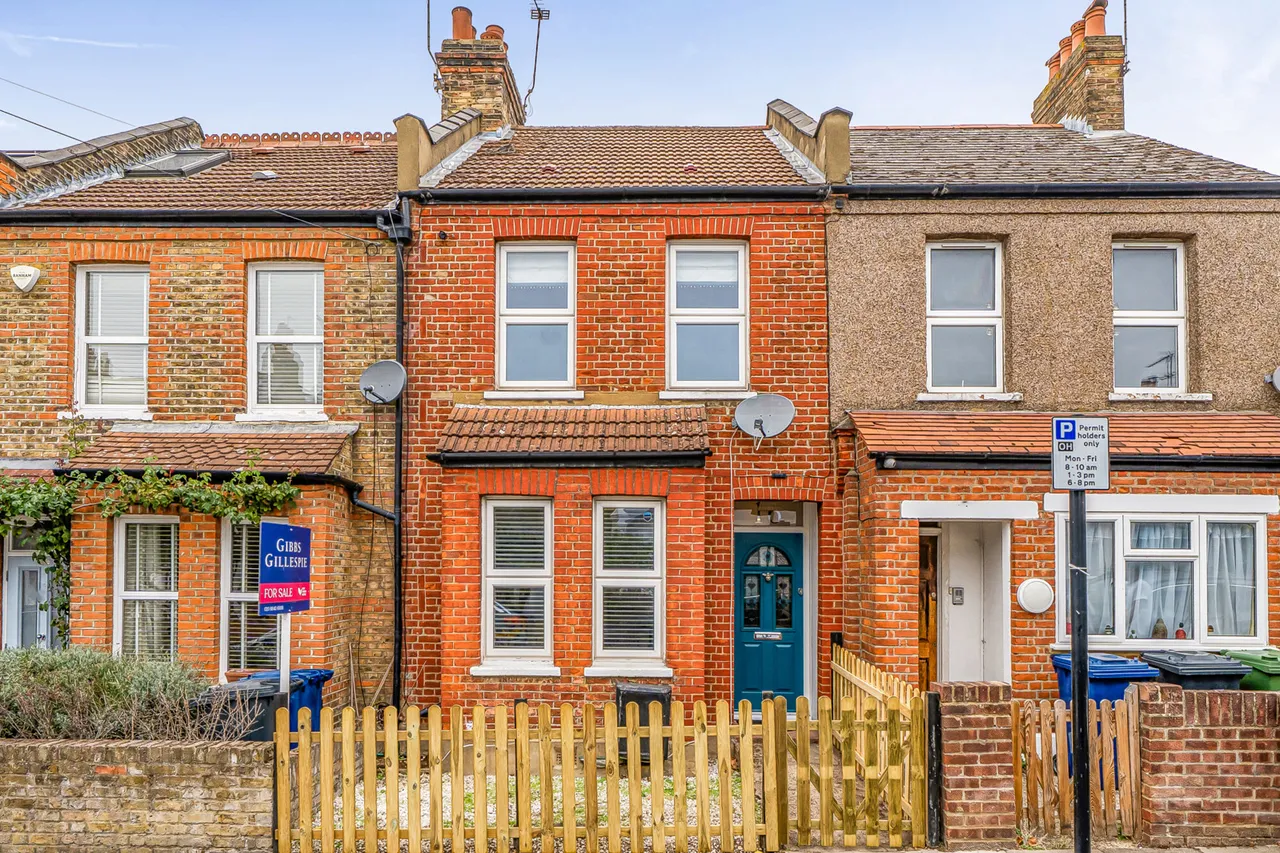 2 bed house for sale, Green Lane, London, W7