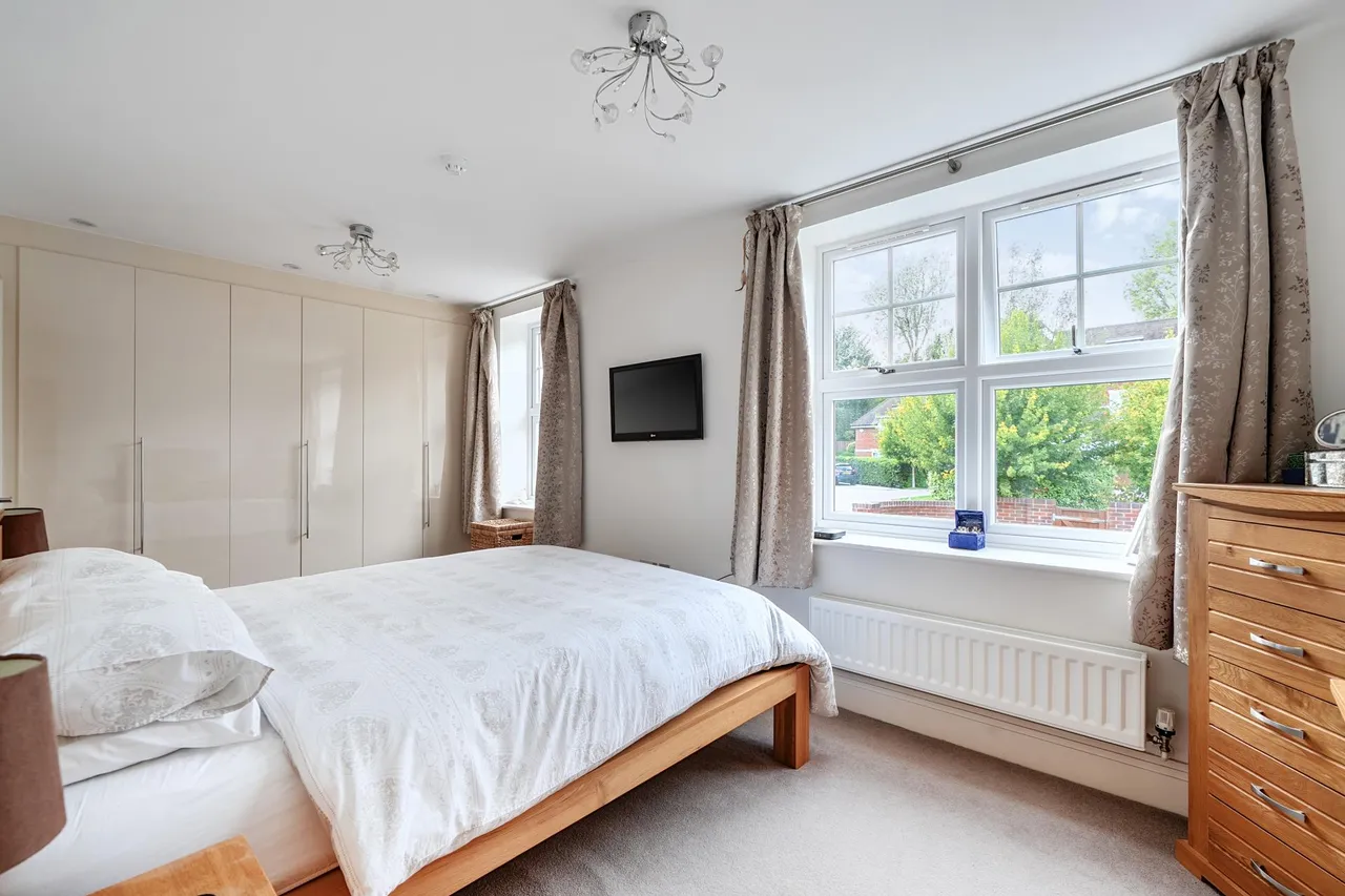 St Monicas Road, Kingswood, KT20, photo 15