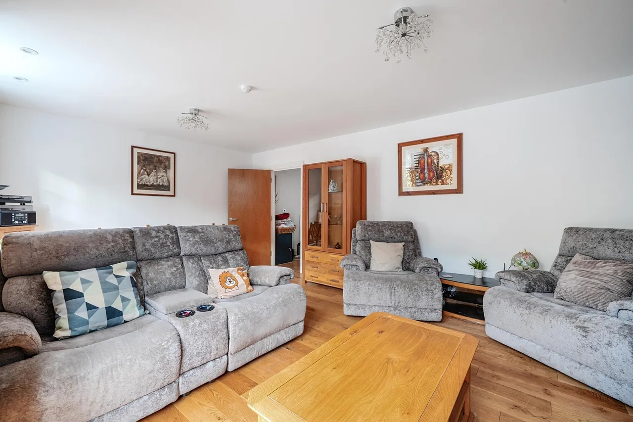 St Monicas Road, Kingswood, KT20, photo 10
