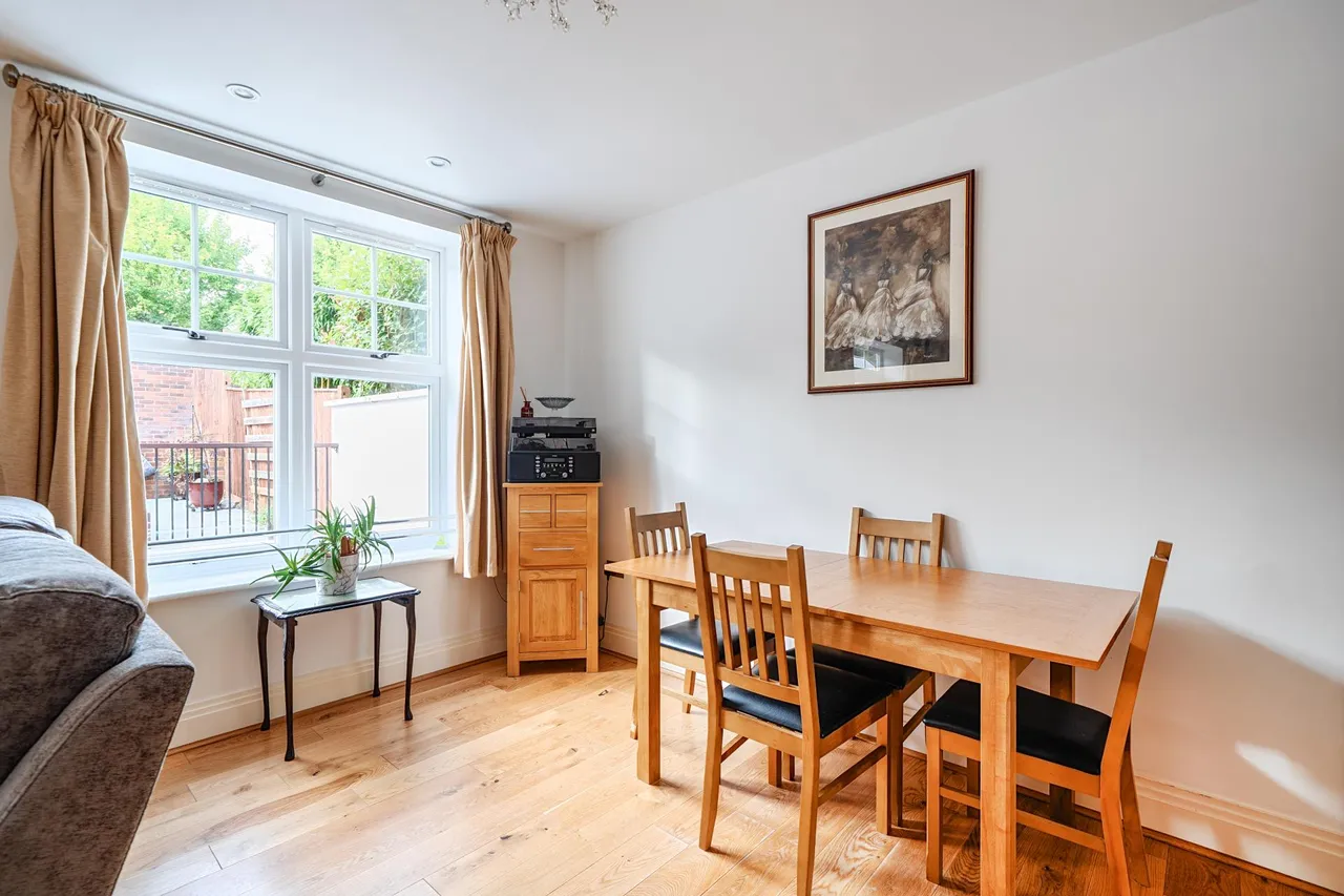 St Monicas Road, Kingswood, KT20, photo 9