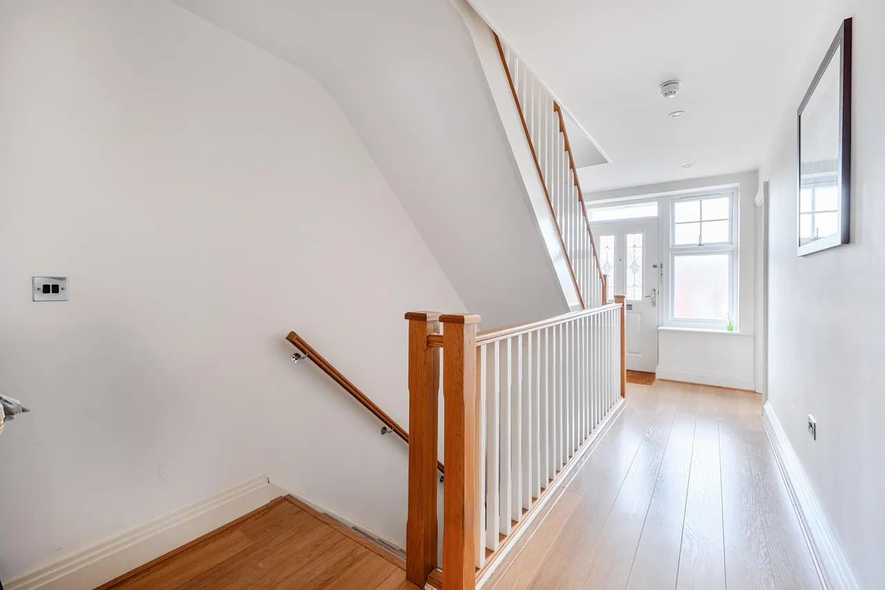 St Monicas Road, Kingswood, KT20, photo 2