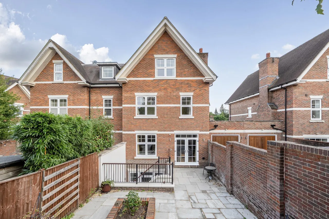 St Monicas Road, Kingswood, KT20, photo 13