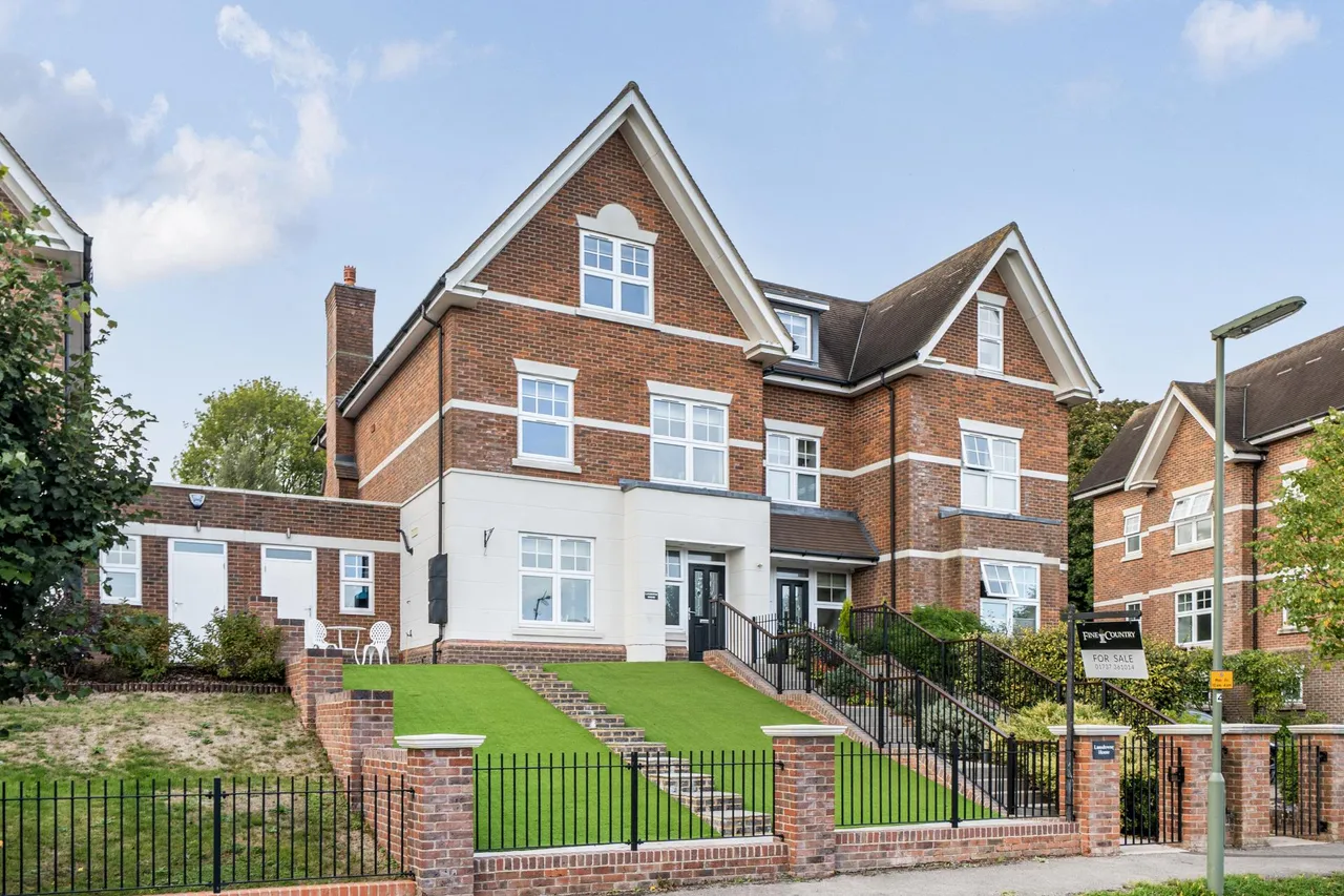St Monicas Road, Kingswood, KT20, photo 24