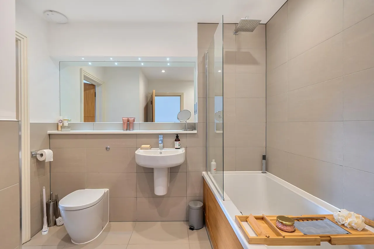 St Monicas Road, Kingswood, KT20, photo 17