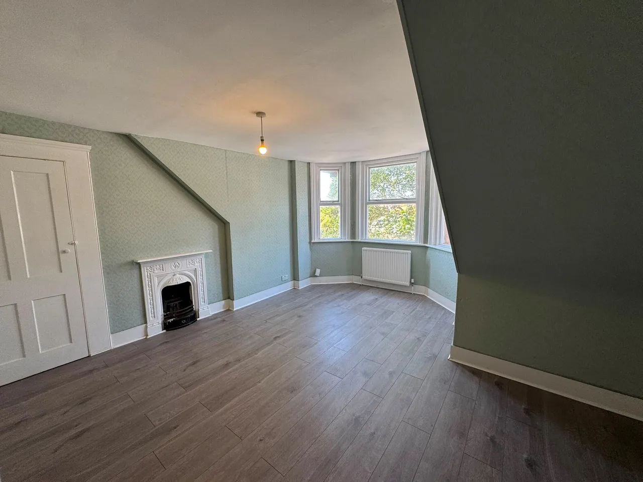 3 bed flat to rent — Canterbury Road, Folkestone