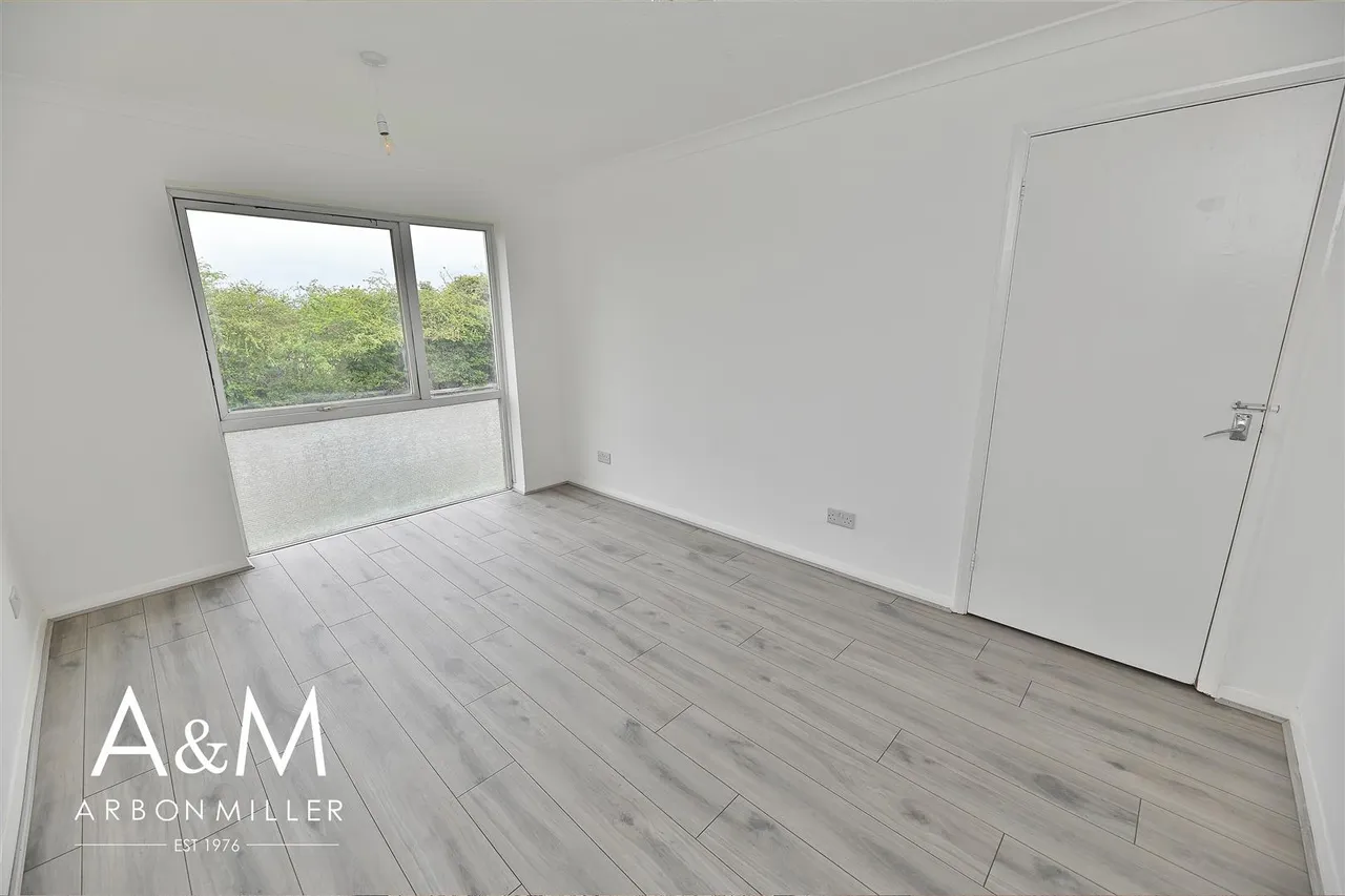 St Peters Close, 70 St. Peters Close Essex Newbury Park, Ilford, Essex, IG27QN, photo 5