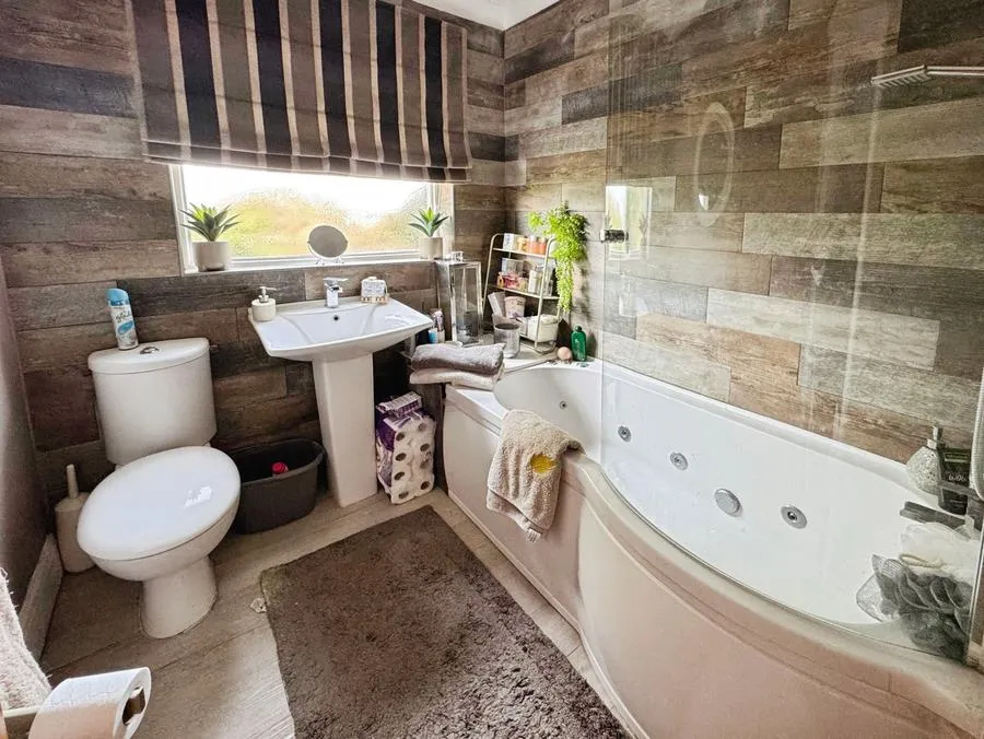 London Road, Clacton-on-Sea, CO15, photo 5